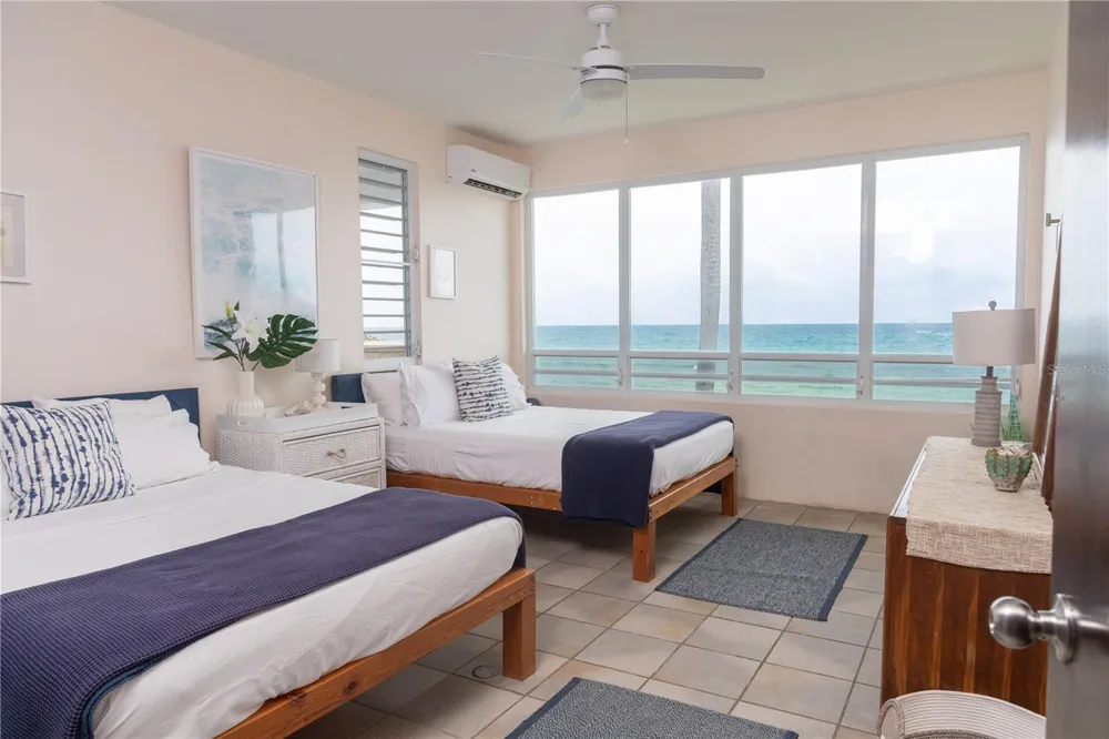 294 BRAVOS DE BOSTON Vieques, PR 00765
