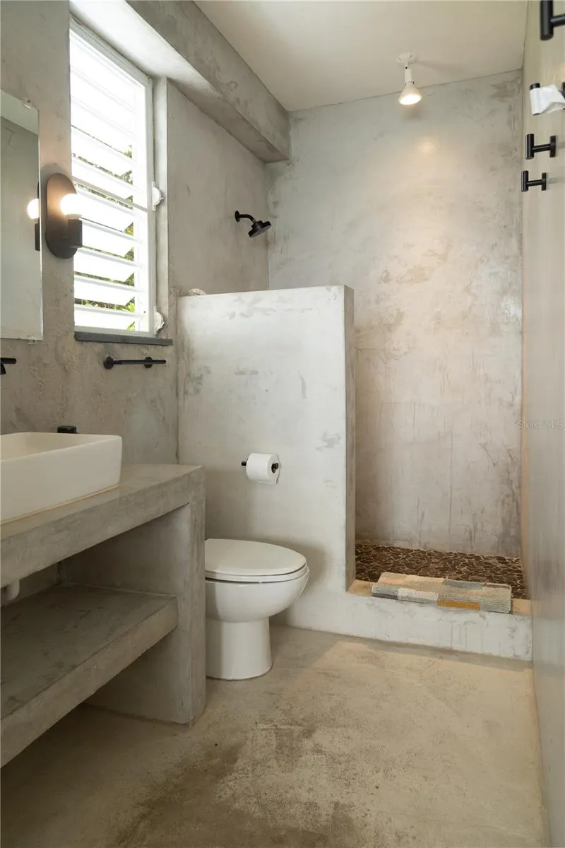294 BRAVOS DE BOSTON Vieques, PR 00765
