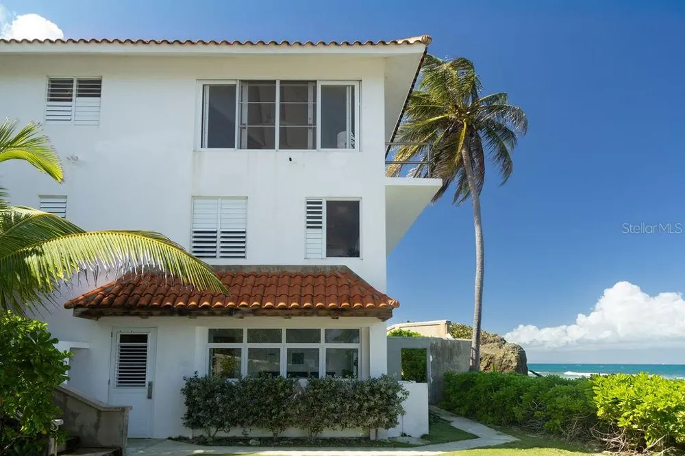 294 BRAVOS DE BOSTON Vieques, PR 00765
