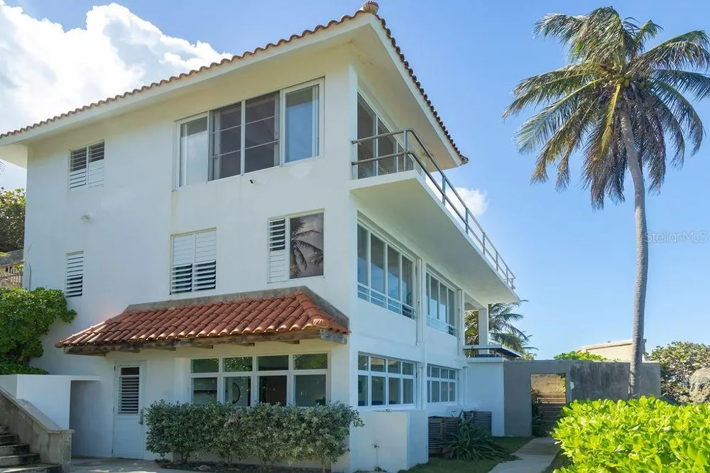 294 BRAVOS DE BOSTON Vieques, PR 00765