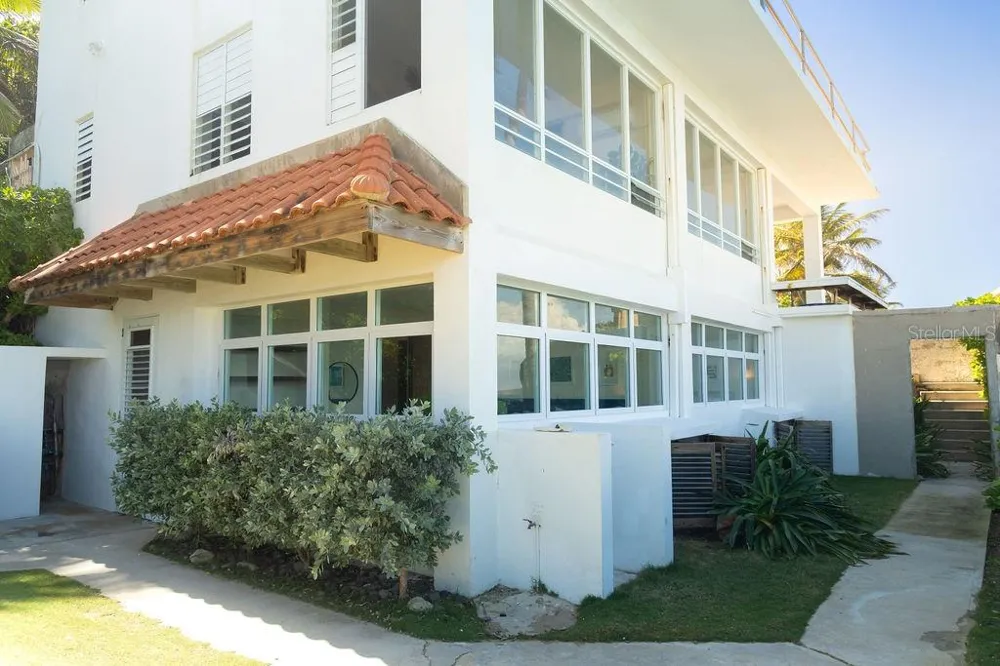 294 BRAVOS DE BOSTON Vieques, PR 00765