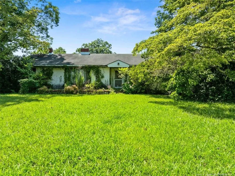 4247 River Road Wade, NC 28395