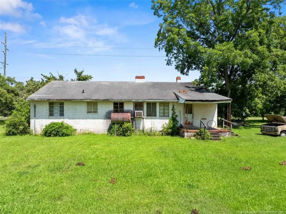 4247 River Road Wade, NC 28395