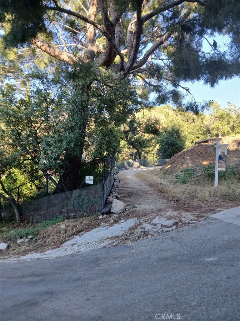 9739 Oak Bend Drive Tujunga, CA 91042
