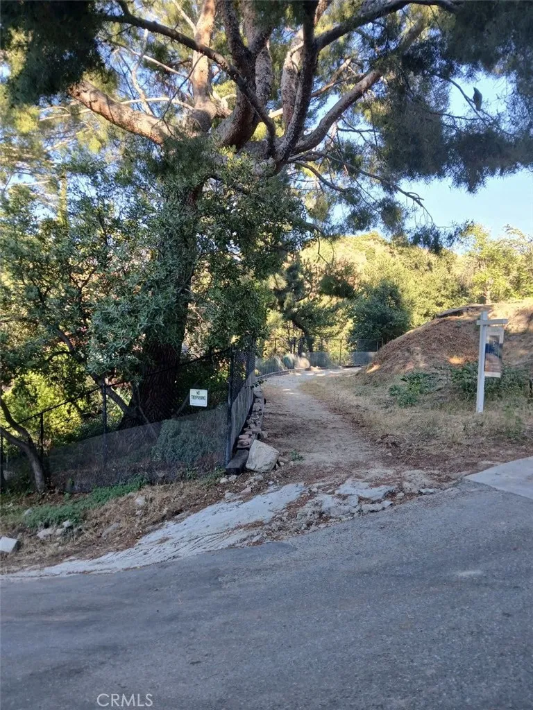 9739 Oak Bend Drive Tujunga, CA 91042