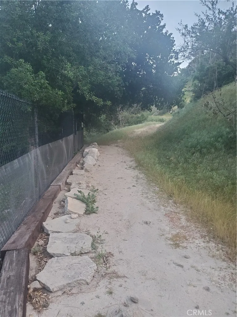 9739 Oak Bend Drive Tujunga, CA 91042