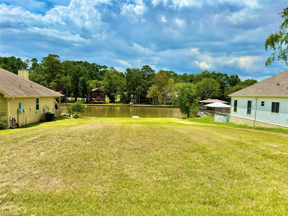 299 Twin Magnolia Onalaska, TX 77360