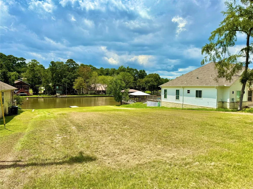 299 Twin Magnolia Onalaska, TX 77360