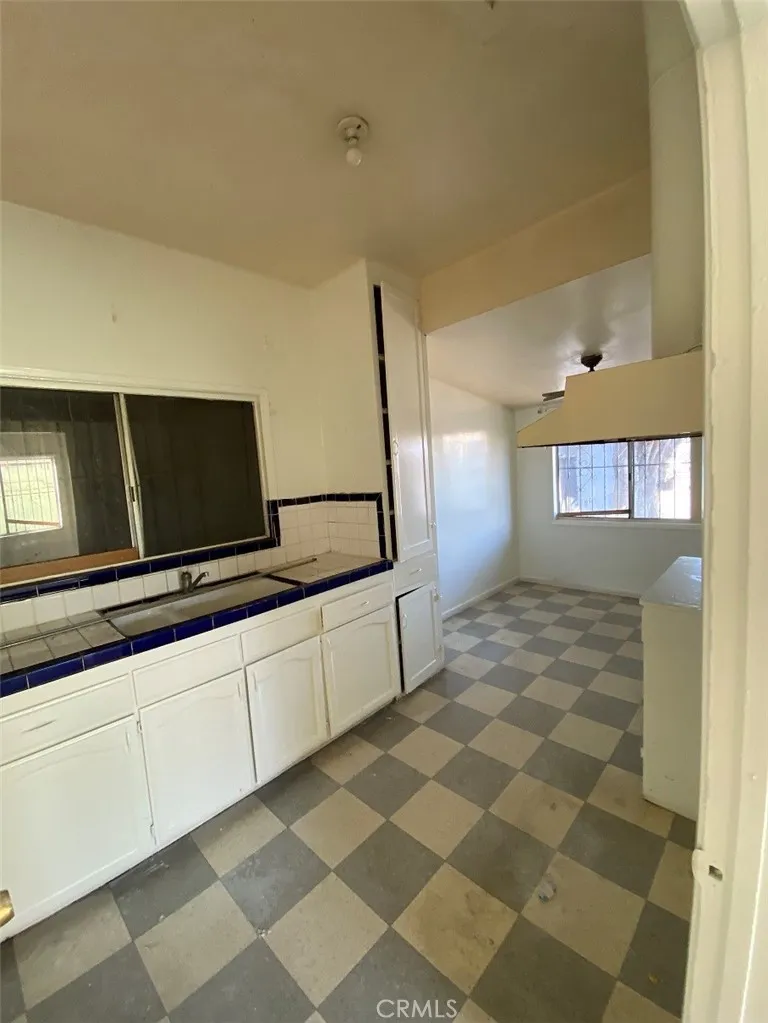 7533 Maie Avenue Los Angeles, CA 90001