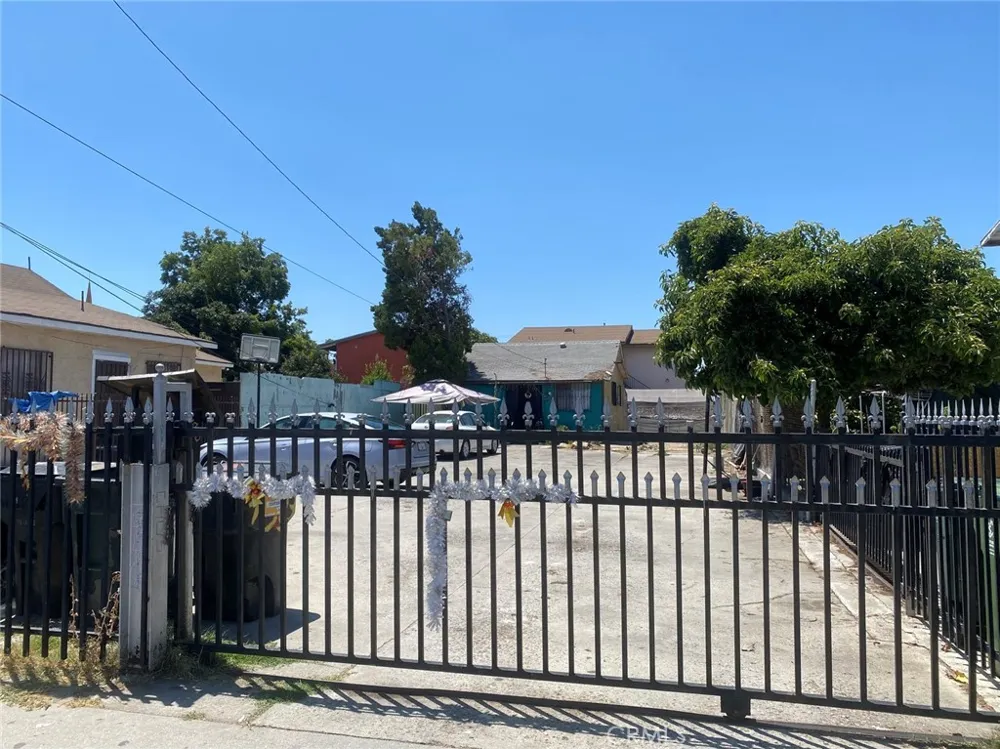 7533 Maie Avenue Los Angeles, CA 90001
