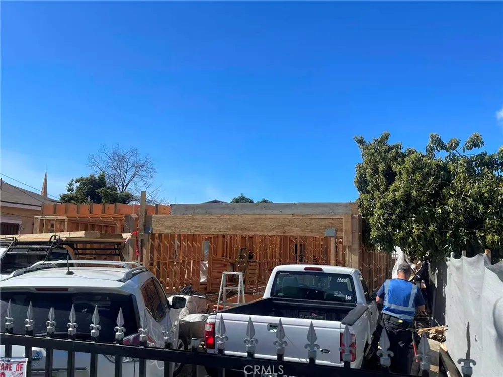 7533 Maie Avenue Los Angeles, CA 90001