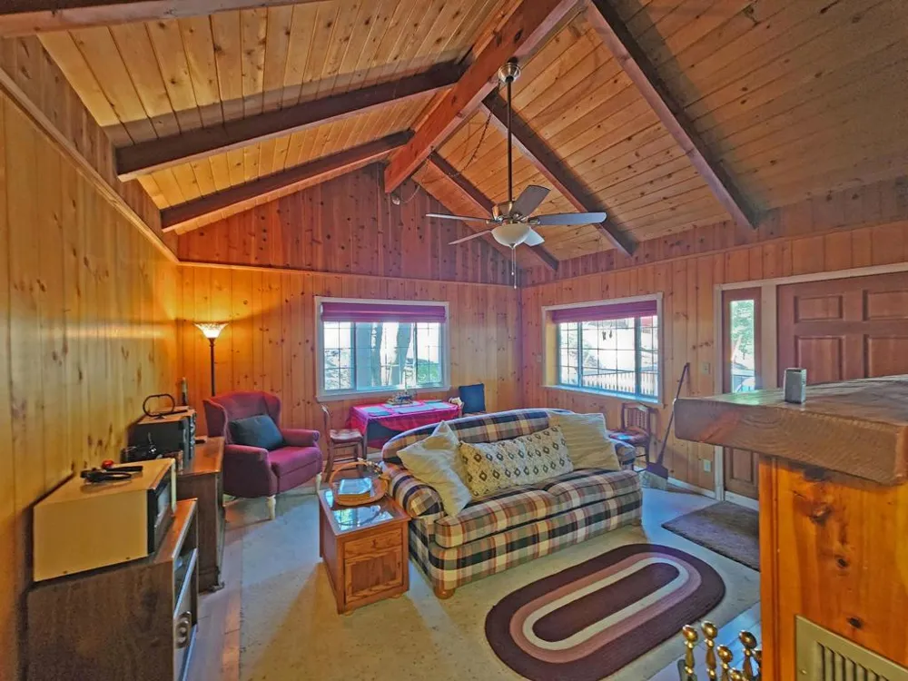 2481 Spruce Drive Arrowbear, CA 92382
