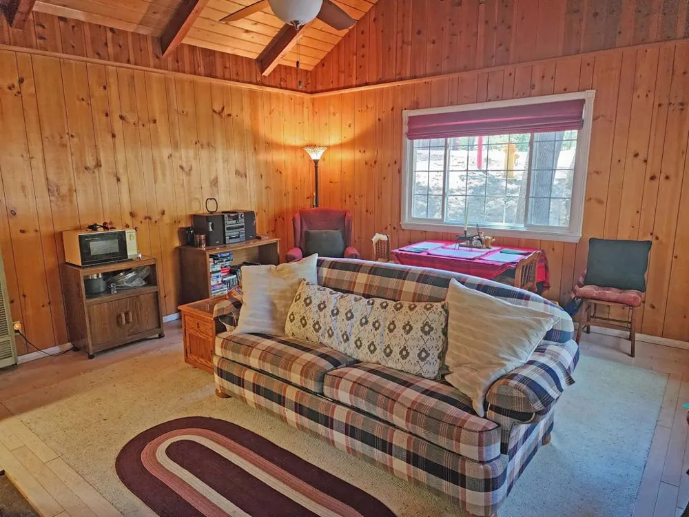 2481 Spruce Drive Arrowbear, CA 92382
