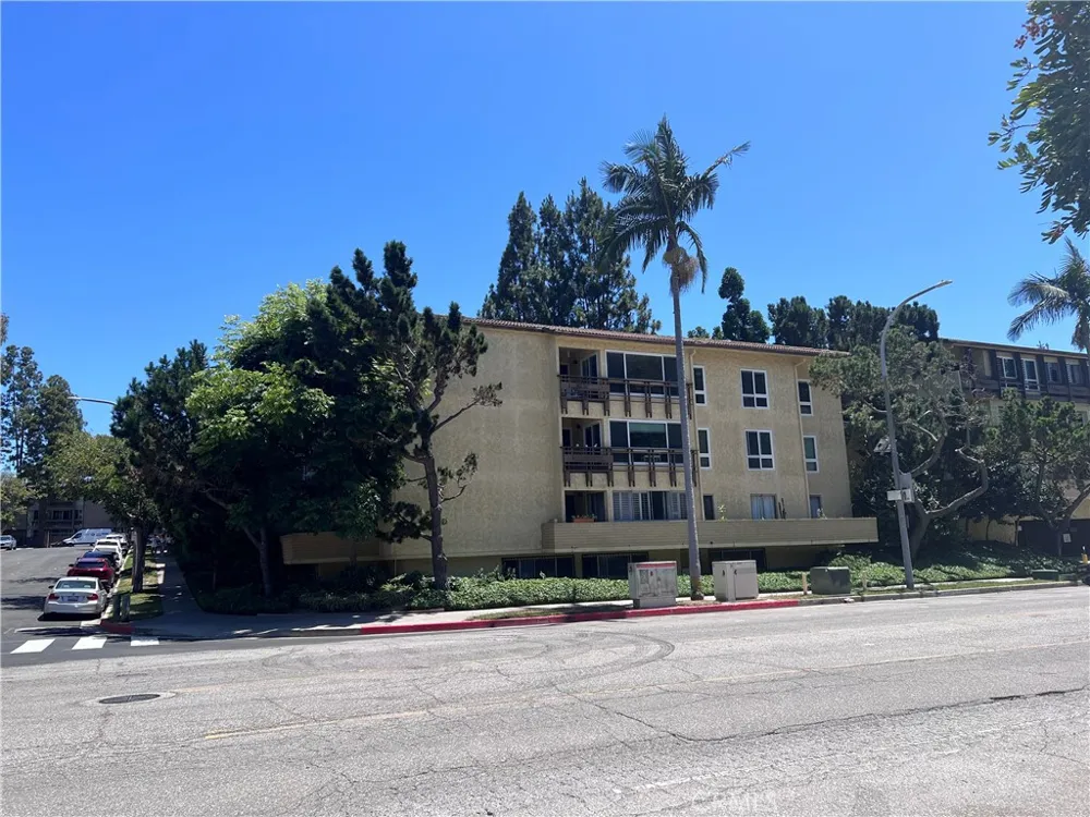 5600 Kensington Way #209 Culver City, CA 90230
