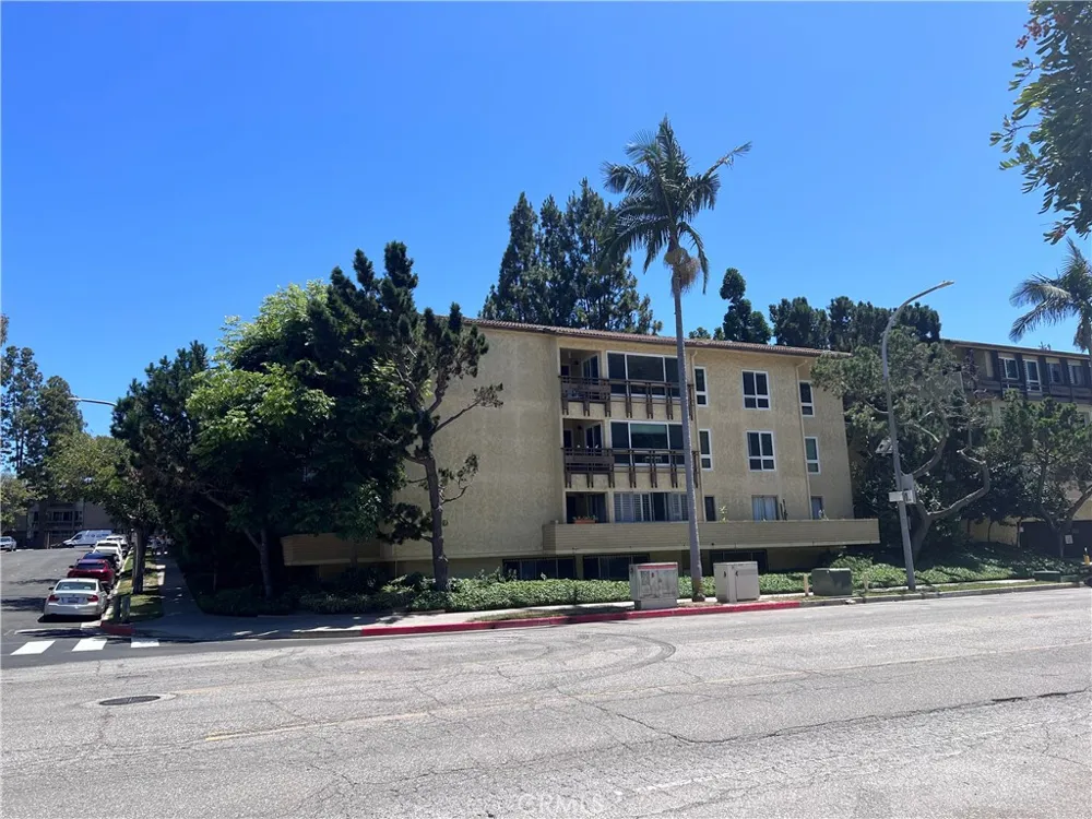 5600 Kensington Way #209 Culver City, CA 90230