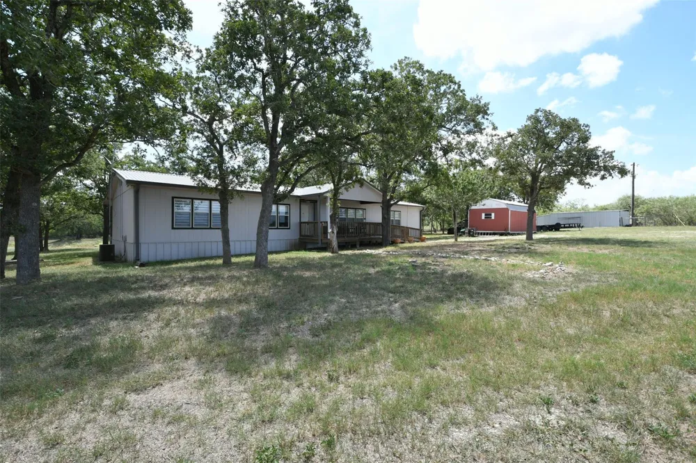 1974 County Road 404 Flatonia, TX 78941