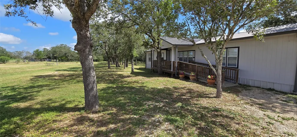 1974 County Road 404 Flatonia, TX 78941