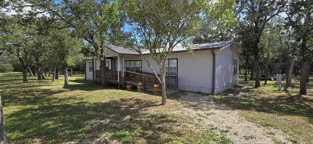 1974 County Road 404 Flatonia, TX 78941
