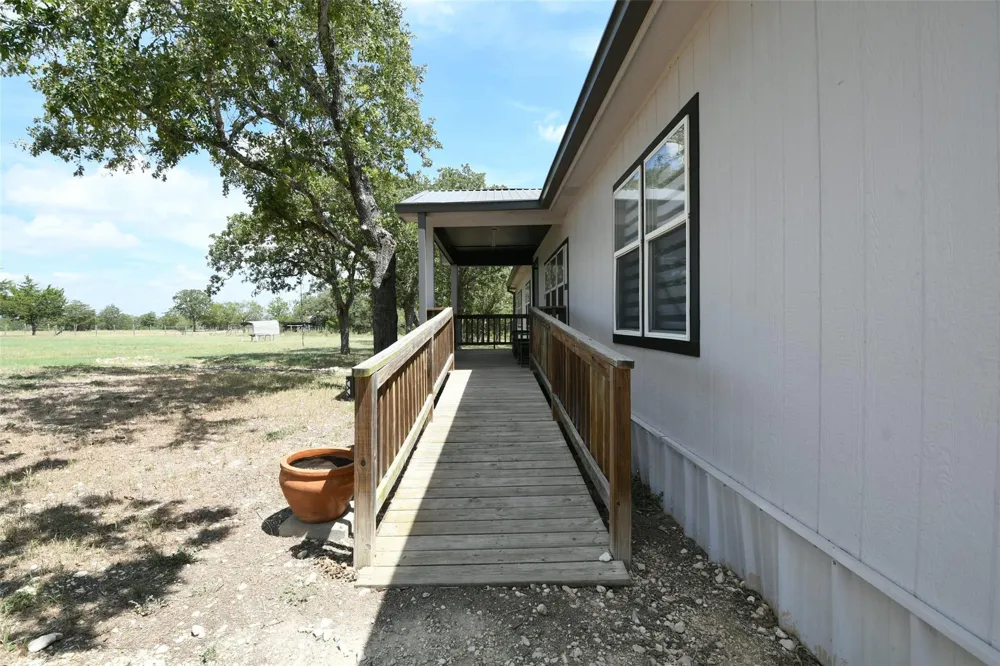 1974 County Road 404 Flatonia, TX 78941