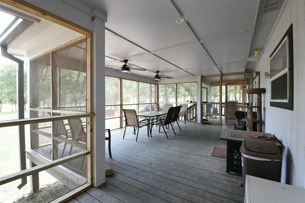 1974 County Road 404 Flatonia, TX 78941
