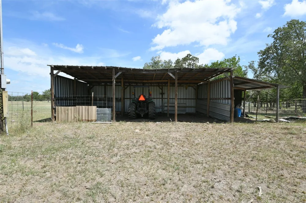 1974 County Road 404 Flatonia, TX 78941