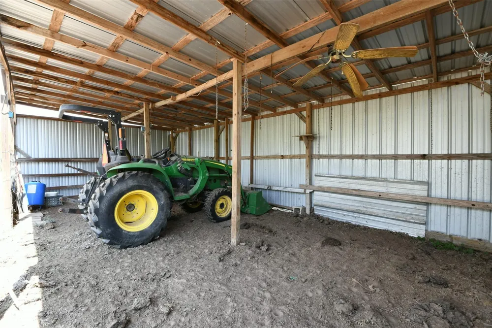 1974 County Road 404 Flatonia, TX 78941