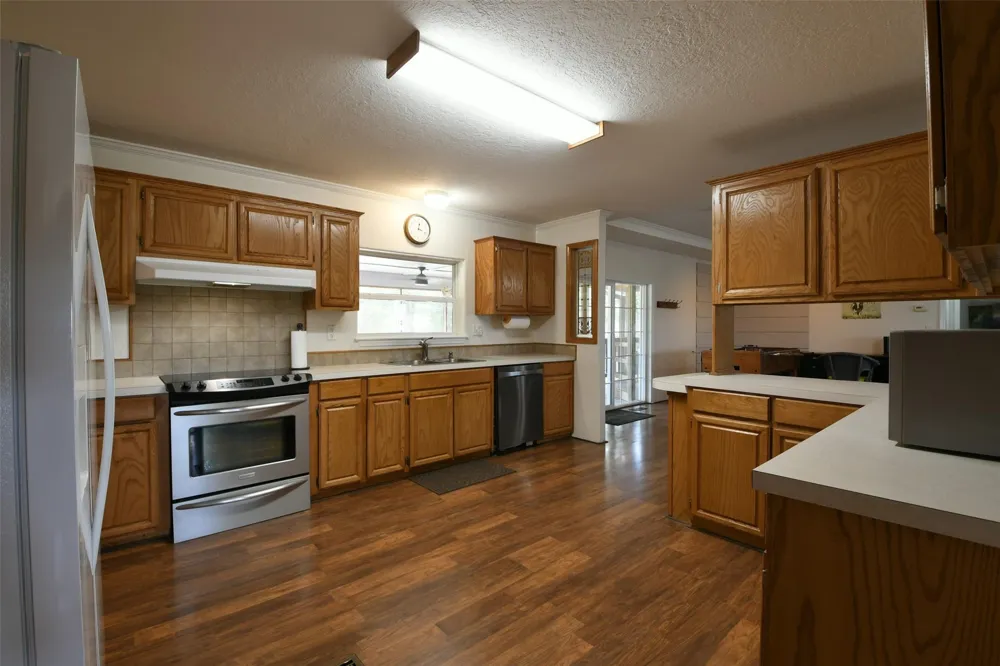 1974 County Road 404 Flatonia, TX 78941