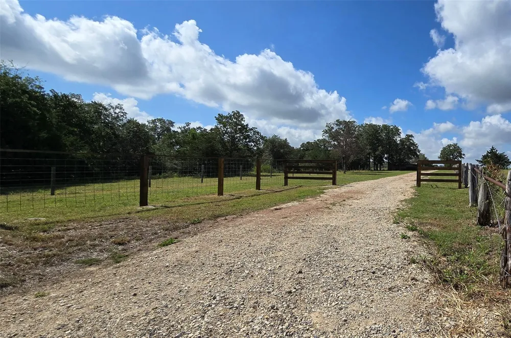 1974 County Road 404 Flatonia, TX 78941