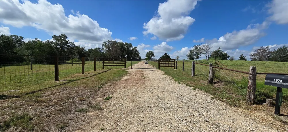 1974 County Road 404 Flatonia, TX 78941