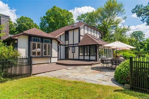 7 Fox Hollow Road