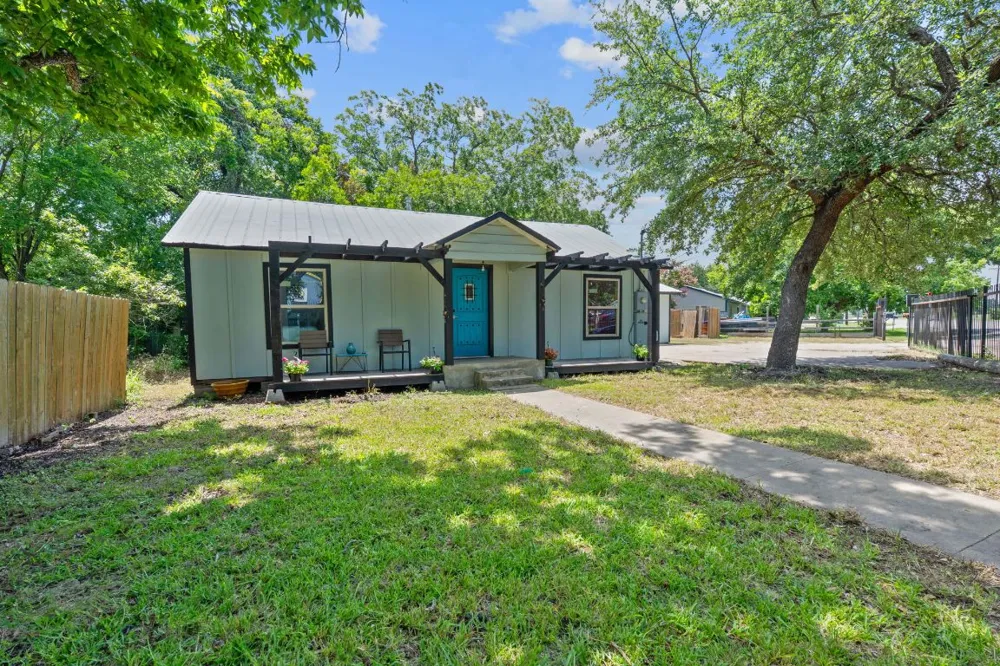 1013 Colorado Street Lockhart, TX 78644