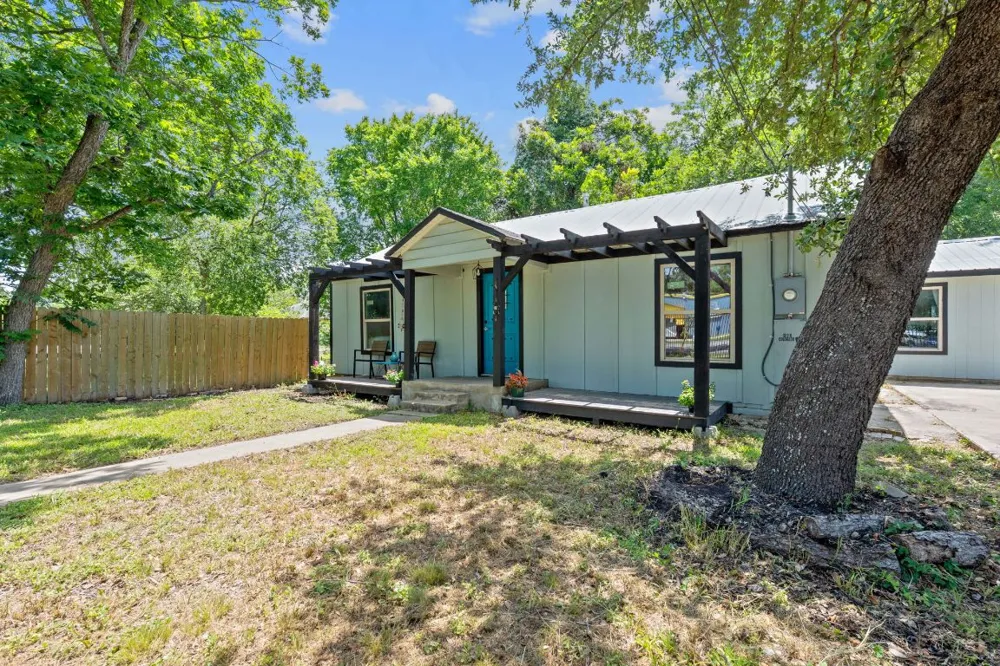 1013 Colorado Street Lockhart, TX 78644