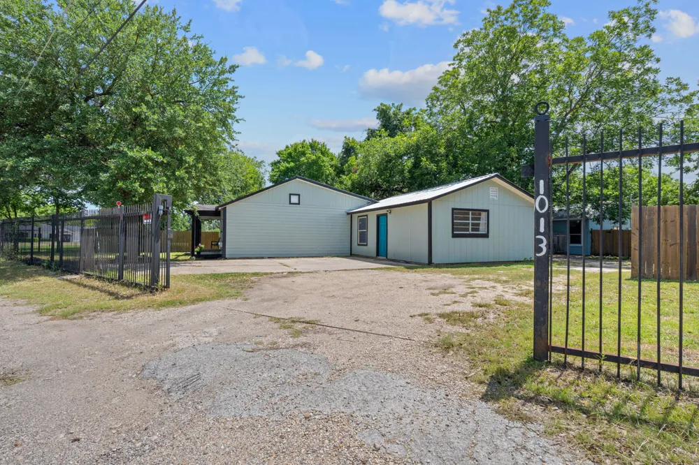 1013 Colorado Street Lockhart, TX 78644
