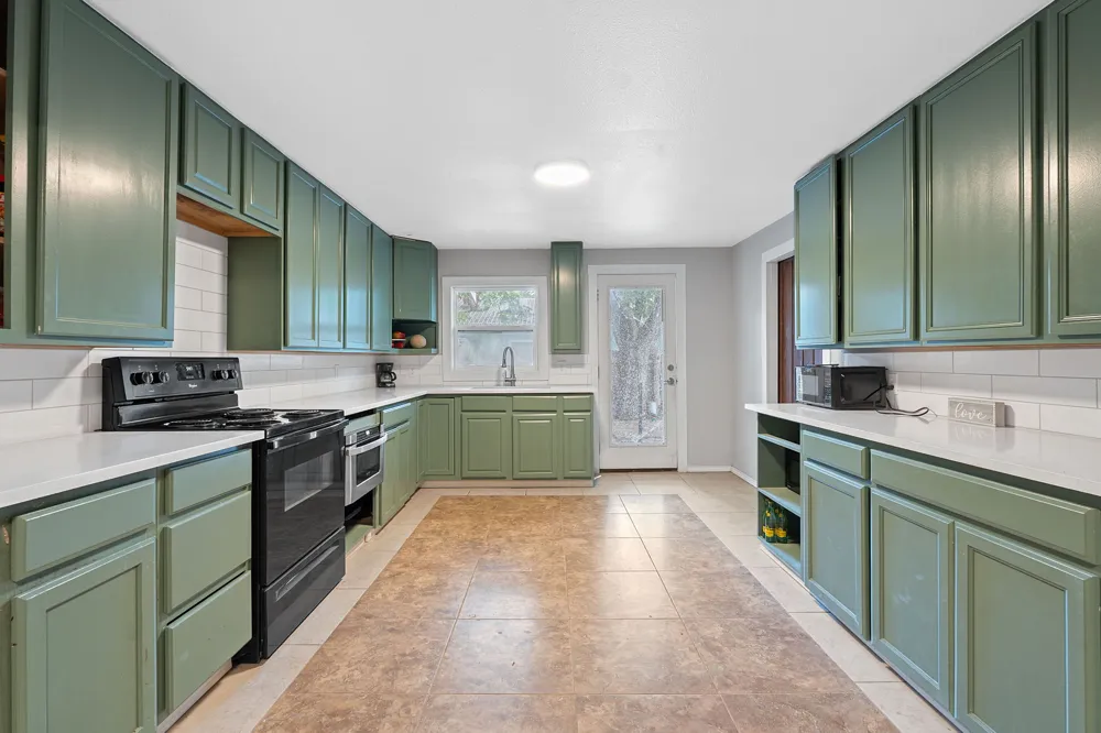 1013 Colorado Street Lockhart, TX 78644
