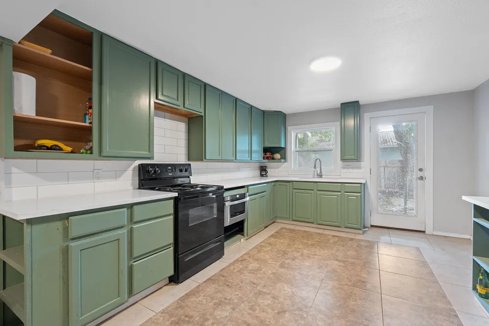 1013 Colorado Street Lockhart, TX 78644