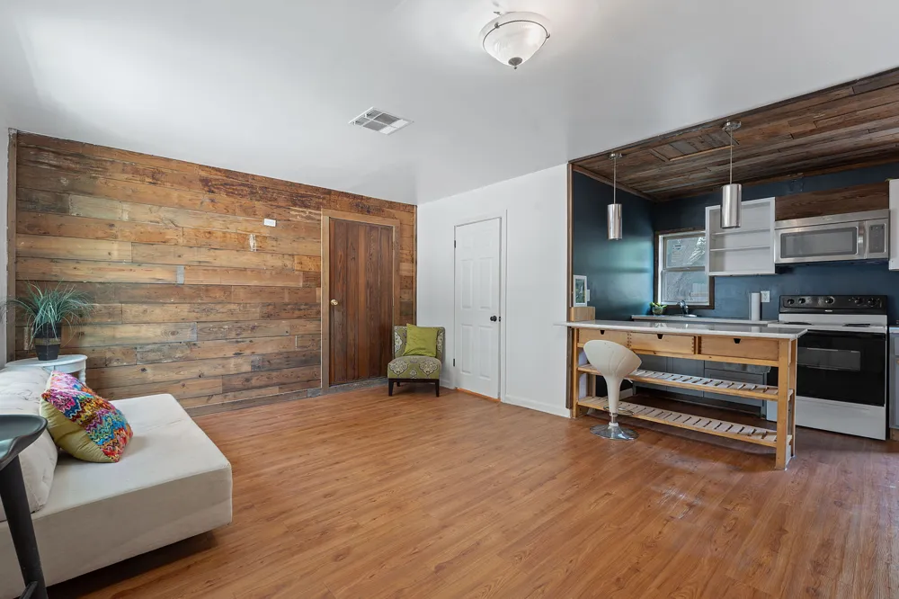 1013 Colorado Street Lockhart, TX 78644