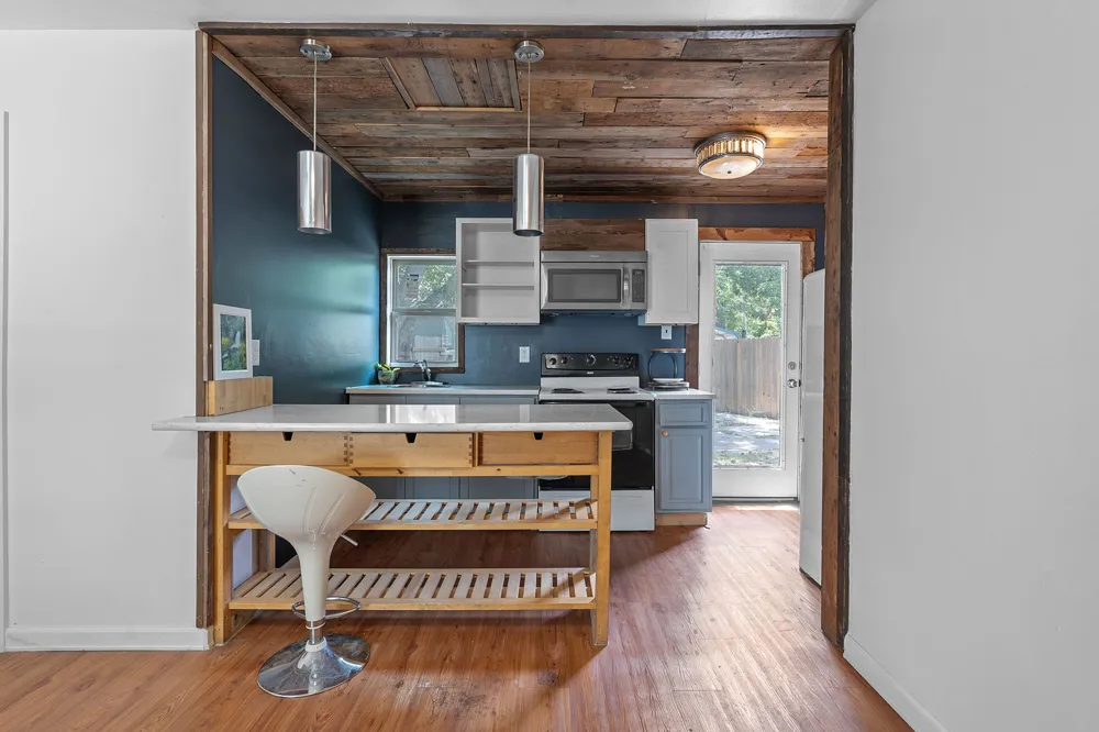 1013 Colorado Street Lockhart, TX 78644