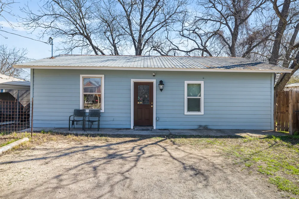 1013 Colorado Street Lockhart, TX 78644