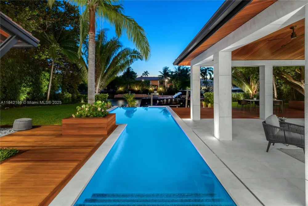 4241 Palm Ln Miami, FL 33137
