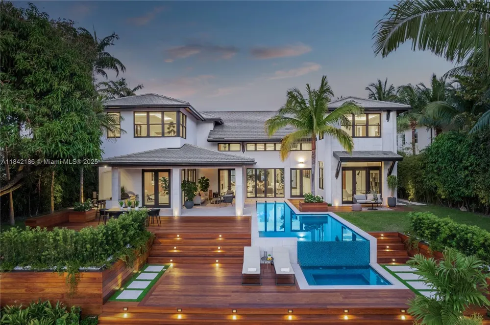 4241 Palm Ln Miami, FL 33137