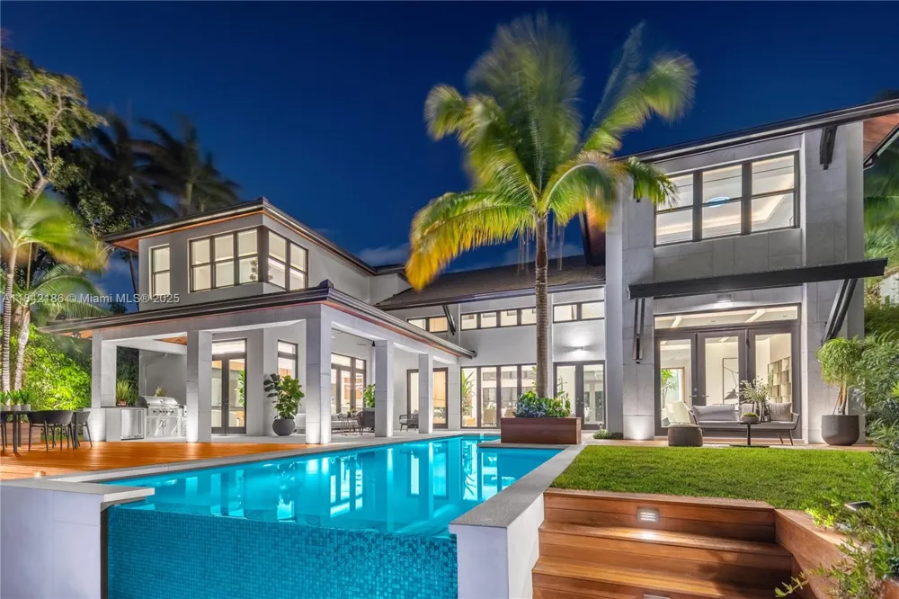 4241 Palm Ln Miami, FL 33137