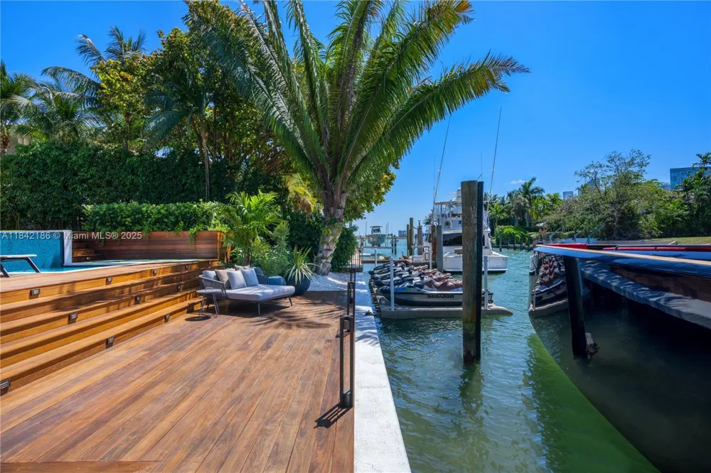 4241 Palm Ln Miami, FL 33137