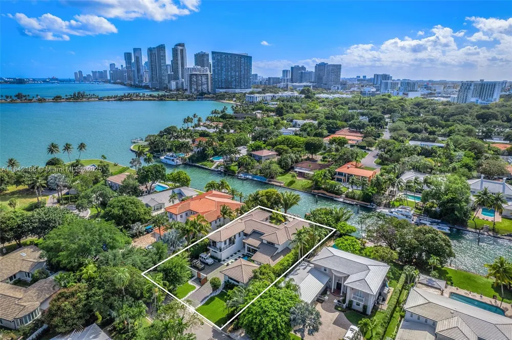 4241 Palm Ln Miami, FL 33137