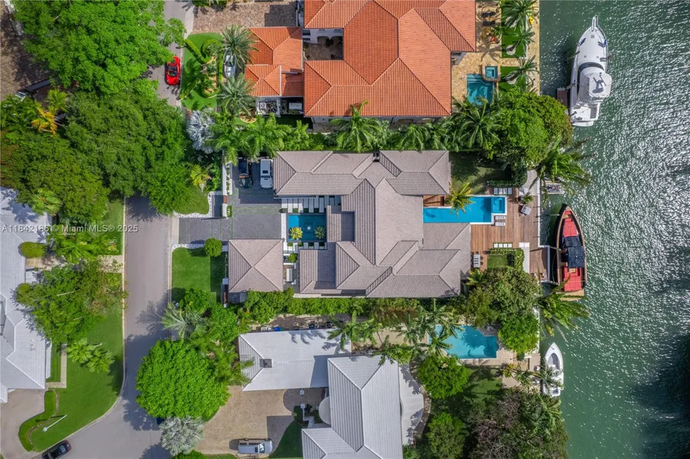 4241 Palm Ln Miami, FL 33137
