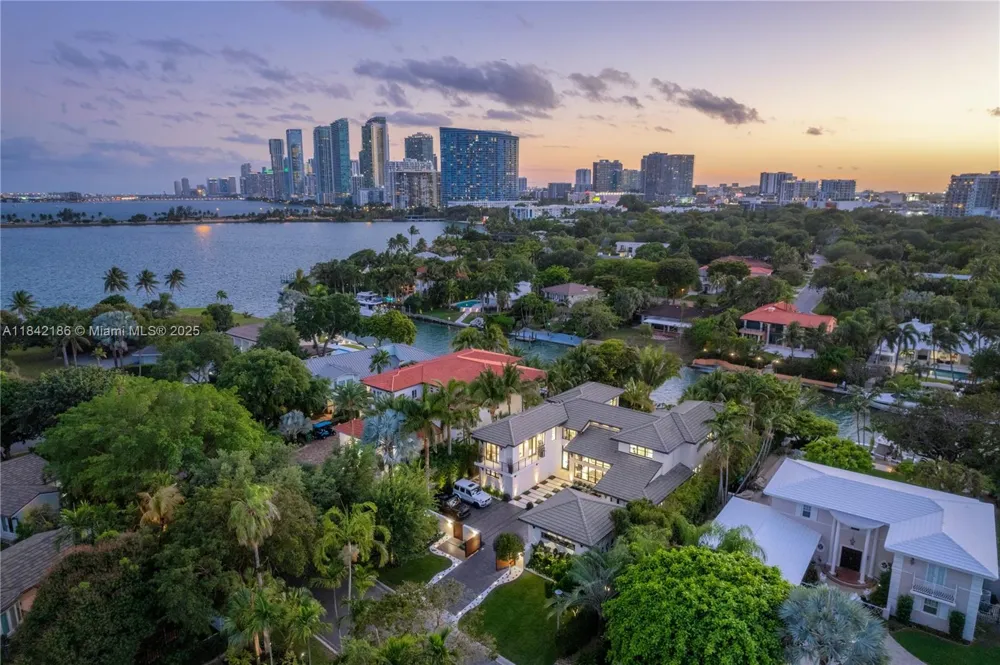 4241 Palm Ln Miami, FL 33137