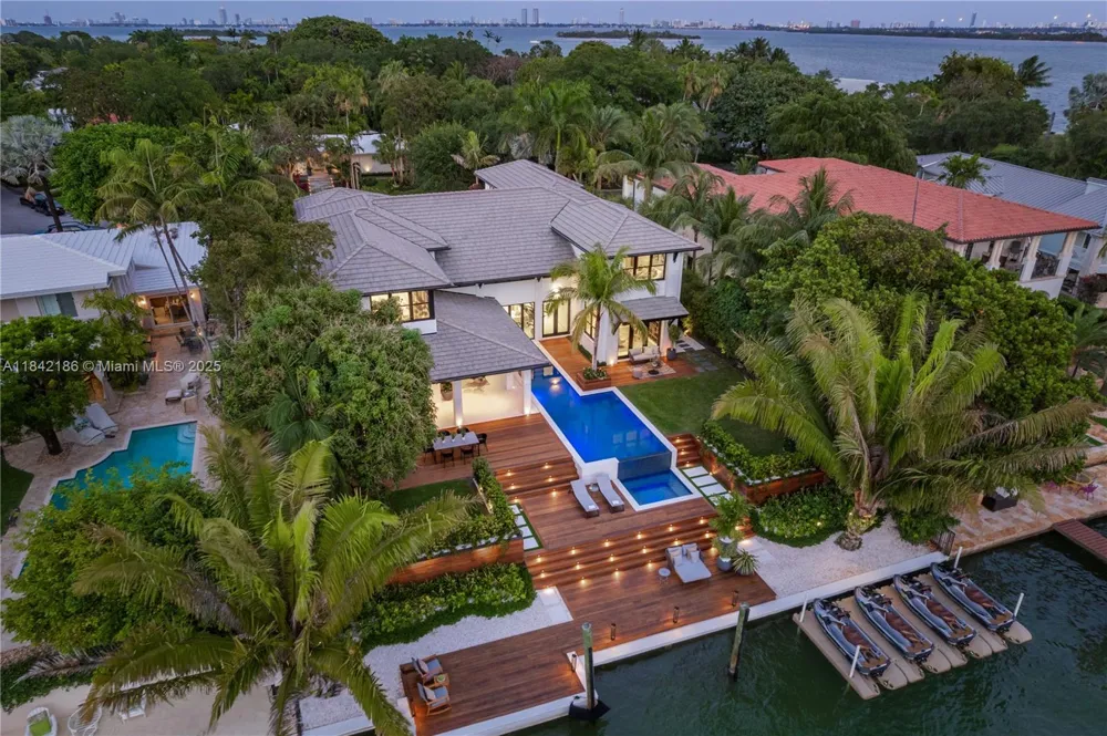 4241 Palm Ln Miami, FL 33137