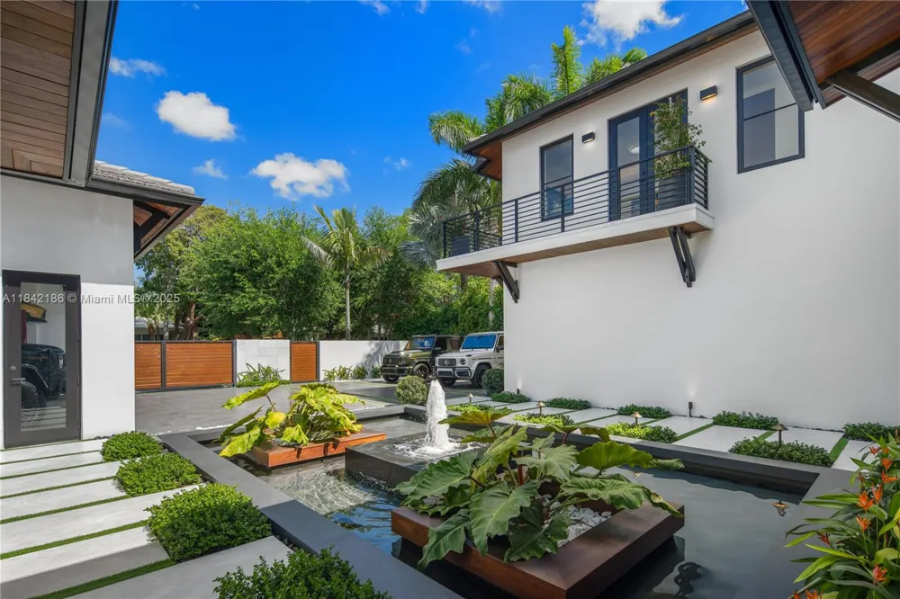 4241 Palm Ln Miami, FL 33137