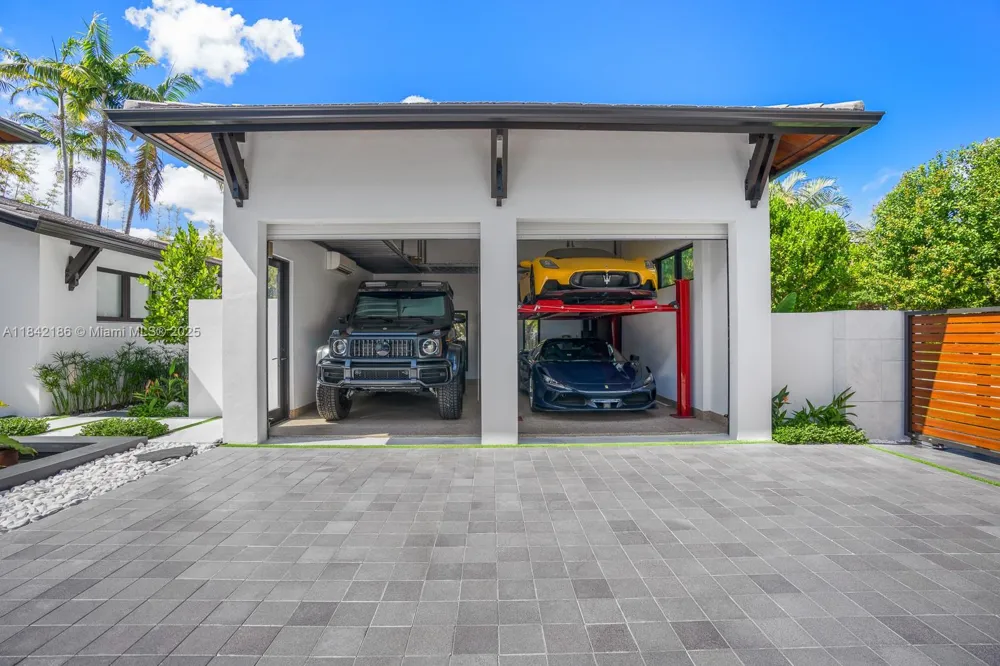 4241 Palm Ln Miami, FL 33137