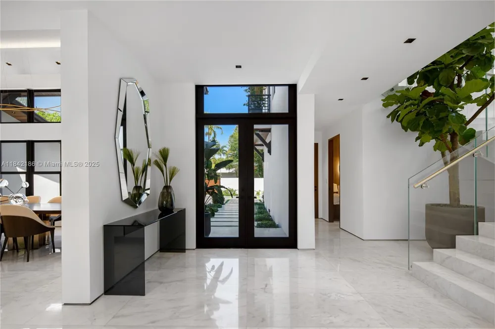 4241 Palm Ln Miami, FL 33137