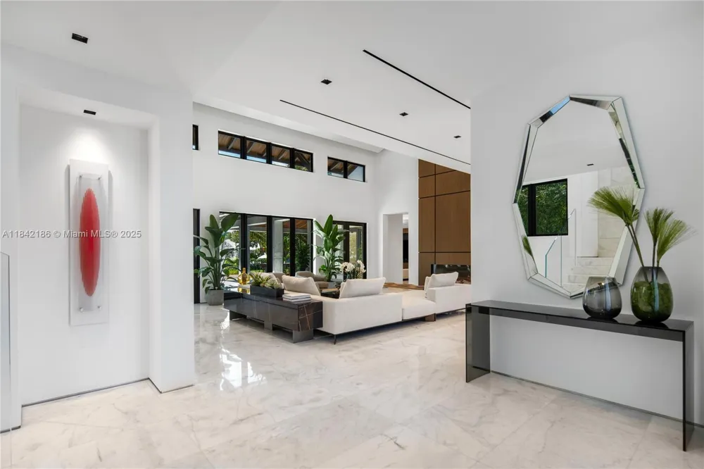 4241 Palm Ln Miami, FL 33137